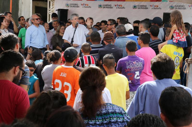 Ricardo Coutinho autoriza implantação de adutora que vai levar água para moradores de Mata Limpa, em Areia