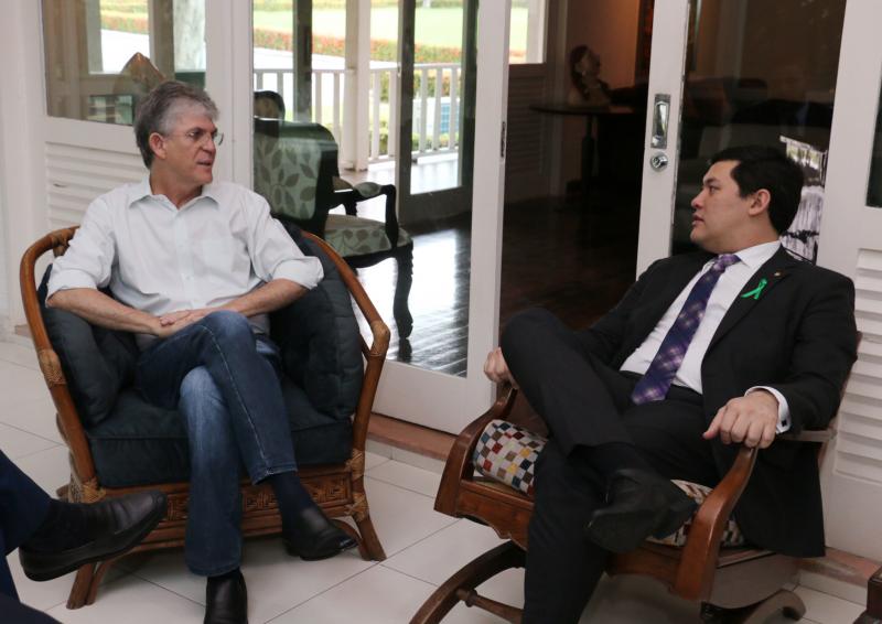 NA GRANJA SANTANA: Governador Ricardo discute parcerias com  ministro do Trabalho e Emprego