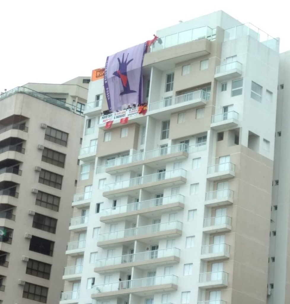 OCUPAÇÃO: MTST e Frente Povo sem Medo ocupam triplex atribuído a Lula