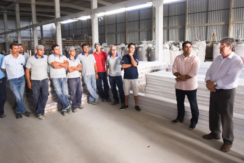 João Azevêdo é recepcionado em Campina Grande por empresários e dialoga sobre o futuro do setor industrial
