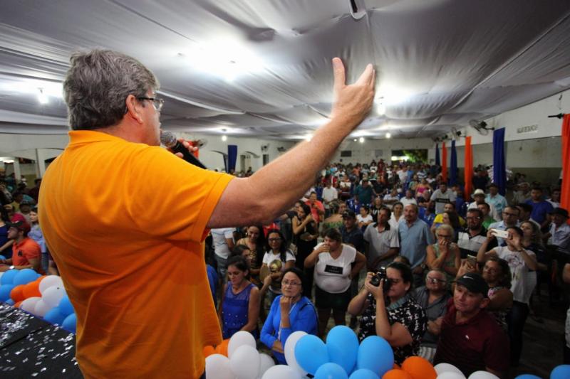 EM SÃO BENTO: Encontro com juventude no Sertão reúne lideranças de 10 cidades e fortalece nome de João Azevêdo