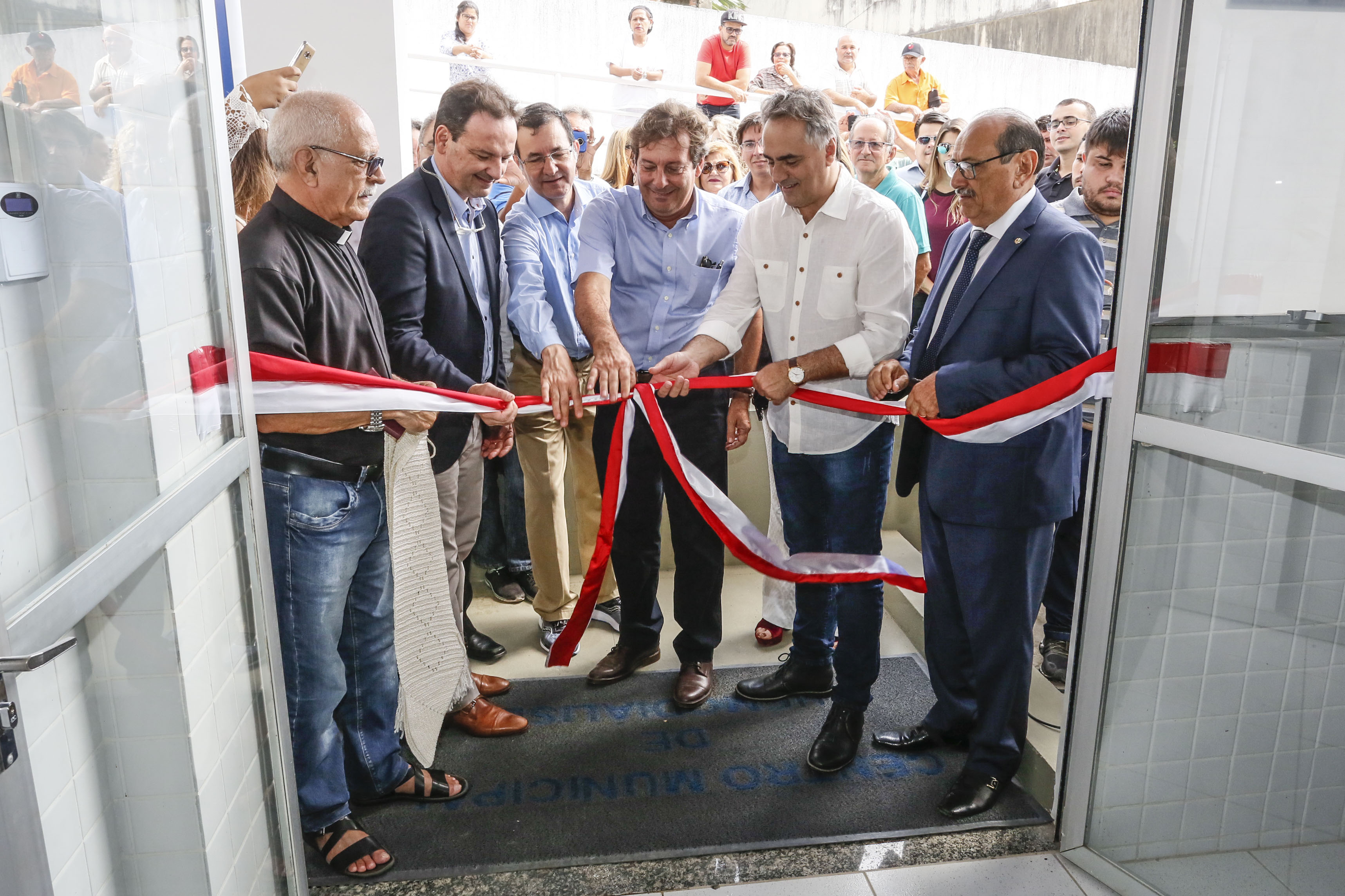 Prefeito Luciano entrega Centro Municipal de Hemodiálise e amplia atendimento público para pacientes com doenças renais