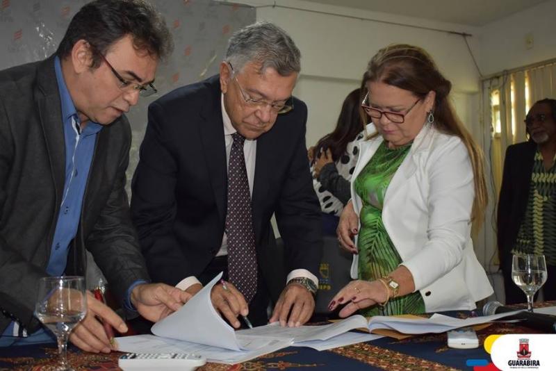 Prefeito Zenóbio e o reitor Rangel Júnior assinam convênio para estágios de alunos da UEPB  na Prefeitura de Guarabira