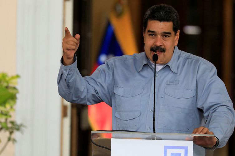Maduro é reeleito presidente da Venezuela em eleição questionada pela oposição