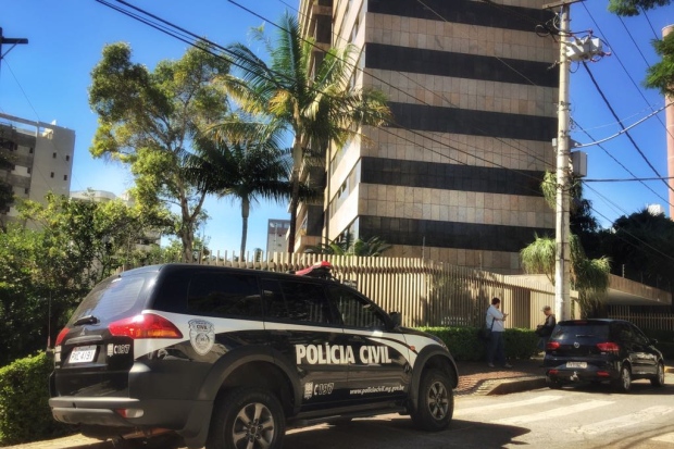 Ex-governador Eduardo Azeredo se entrega à Polícia Civil em BH