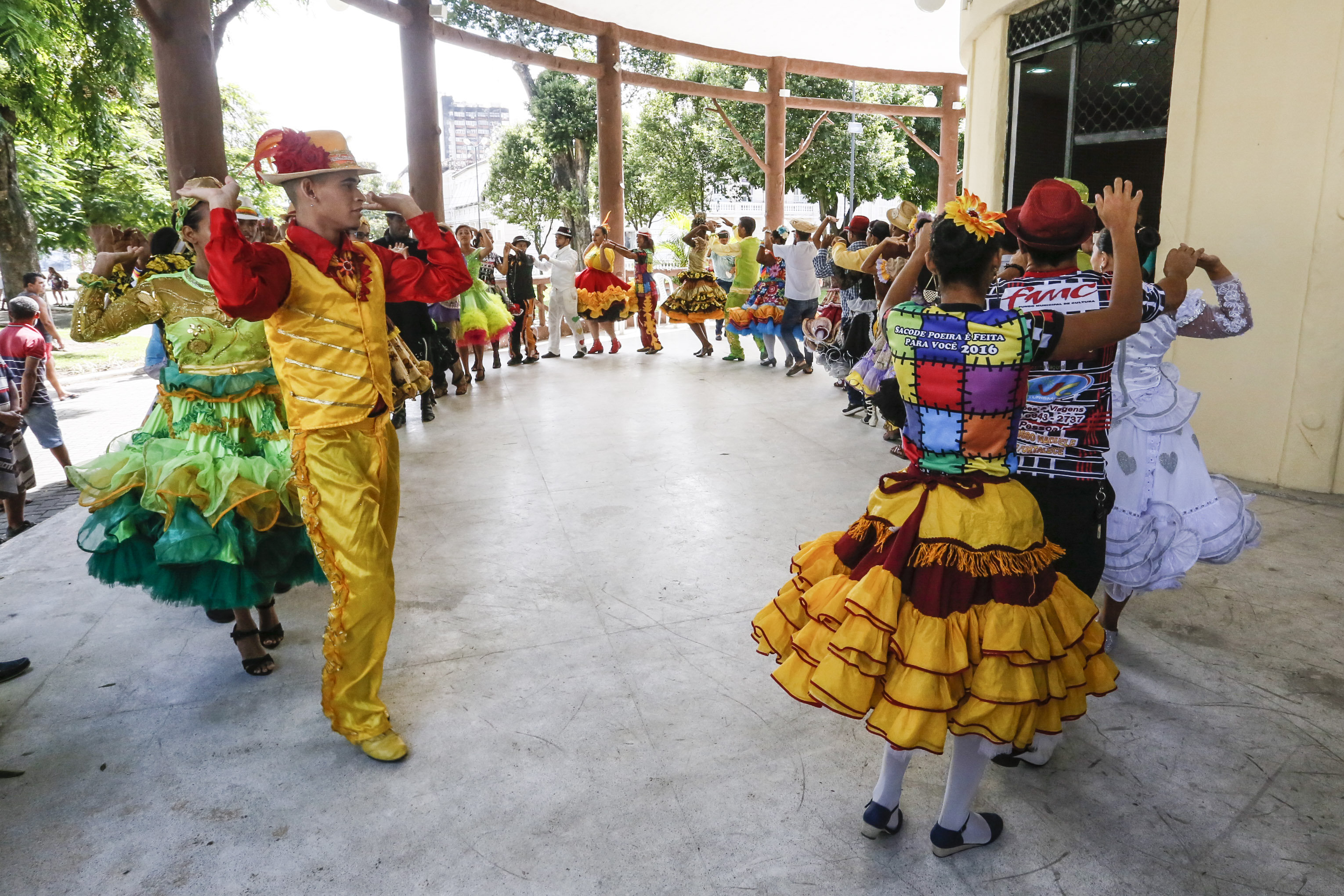 Festival de quadrilhas em João Pessoa, Juninas do Grupo B capricham nos trajes e mostram que têm forró no pé