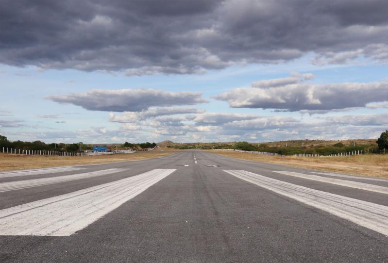 POUSO: Ricardo entrega reforma do aeródromo e inspeciona obras da Escola Técnica em Itaporanga