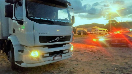 Receita Estadual apreende milhares de tapetes e rolos de tecido com documento fiscal irregular, em Alcantil