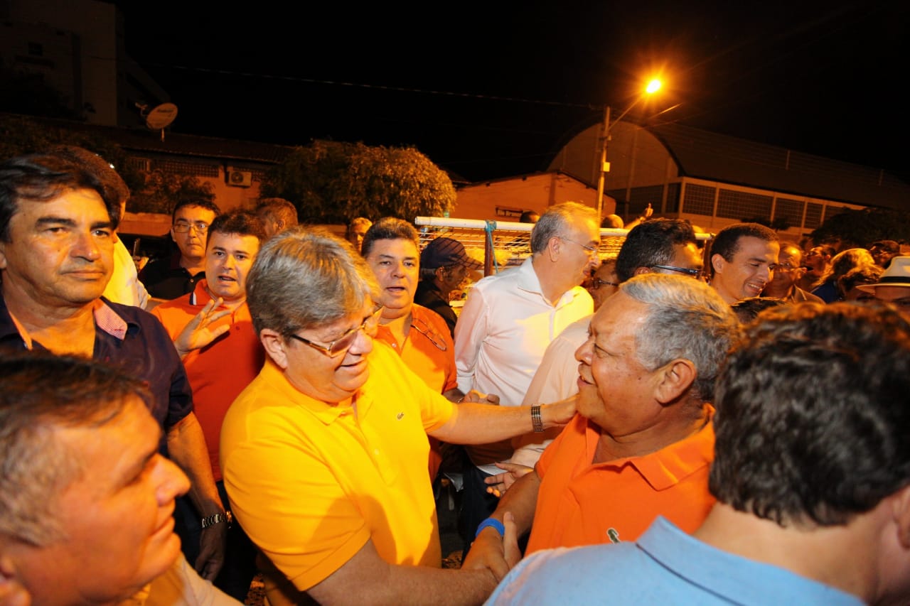 João Azevedo defende política de segurança hídrica durante encontro regional do PSB em Patos