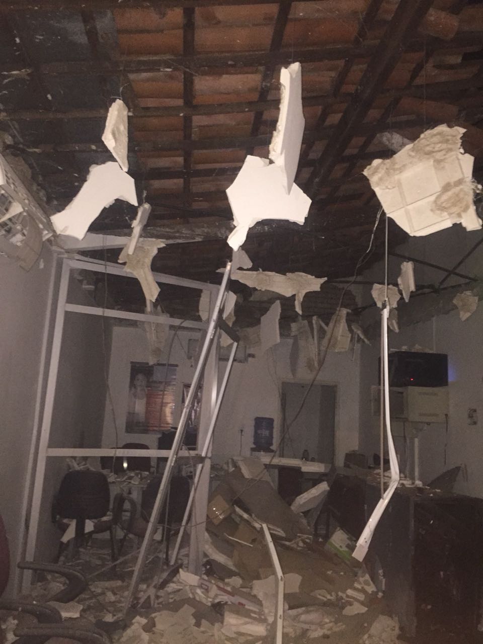 TERROR: Bandidos explodem agência do Bradesco em Santa Cruz (PB) e ainda atiram contra pessoas que estavam em velório