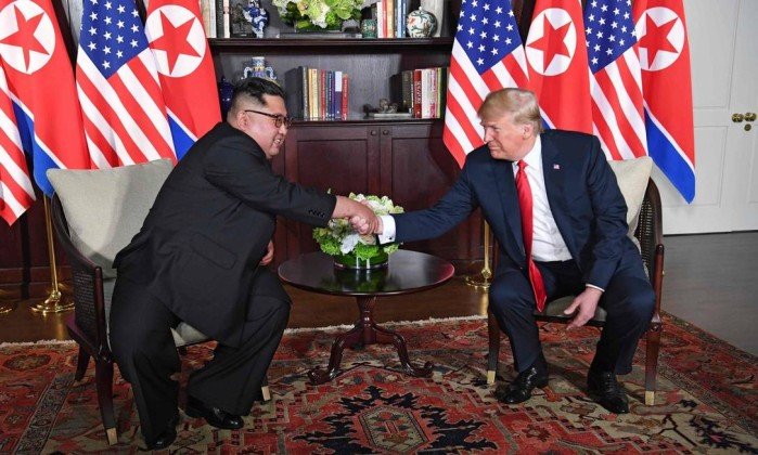 PAZ: Kim Jong-un e  Donald Trump assinam acordo após encontro em Cingapura