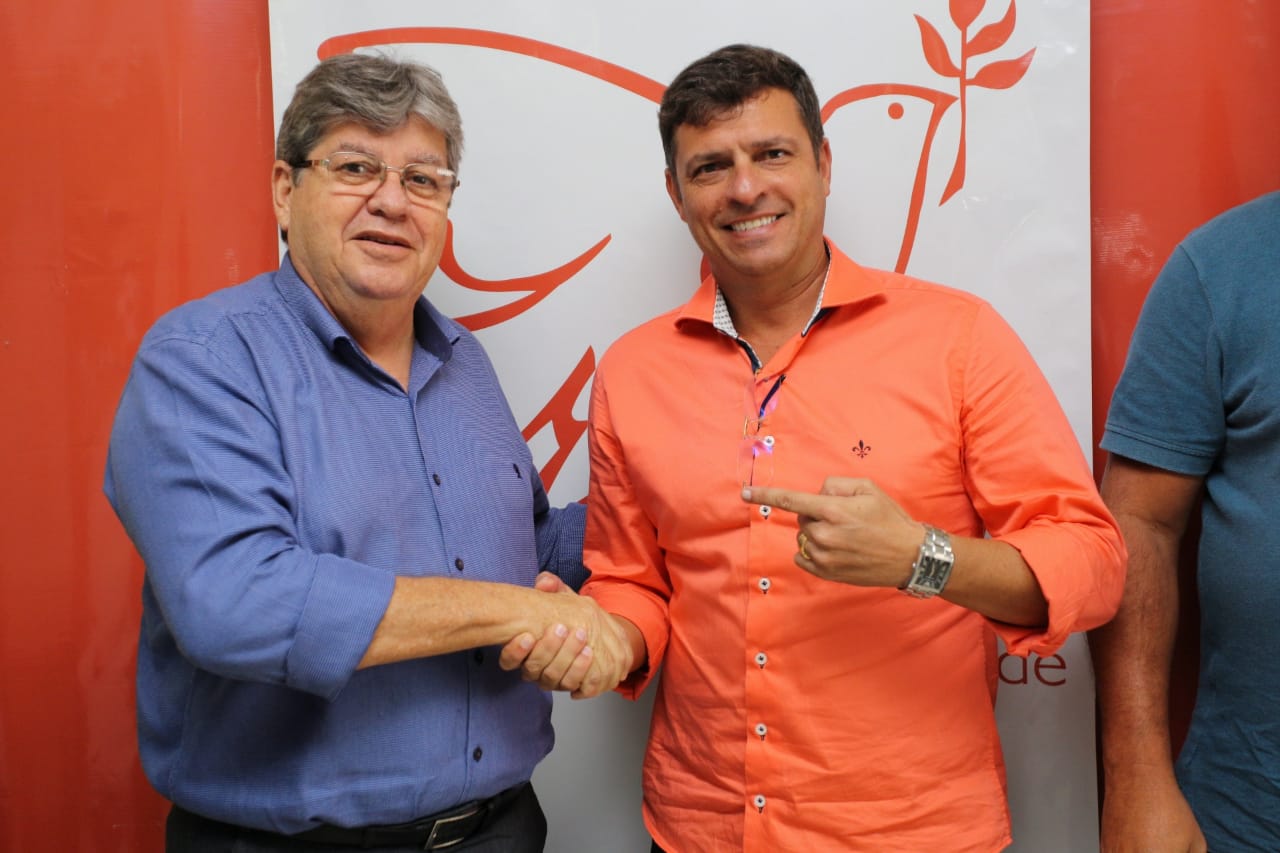Prefeito de Cabedelo, Vitor Hugo (PRB), adere à pré-candidatura de João Azevedo