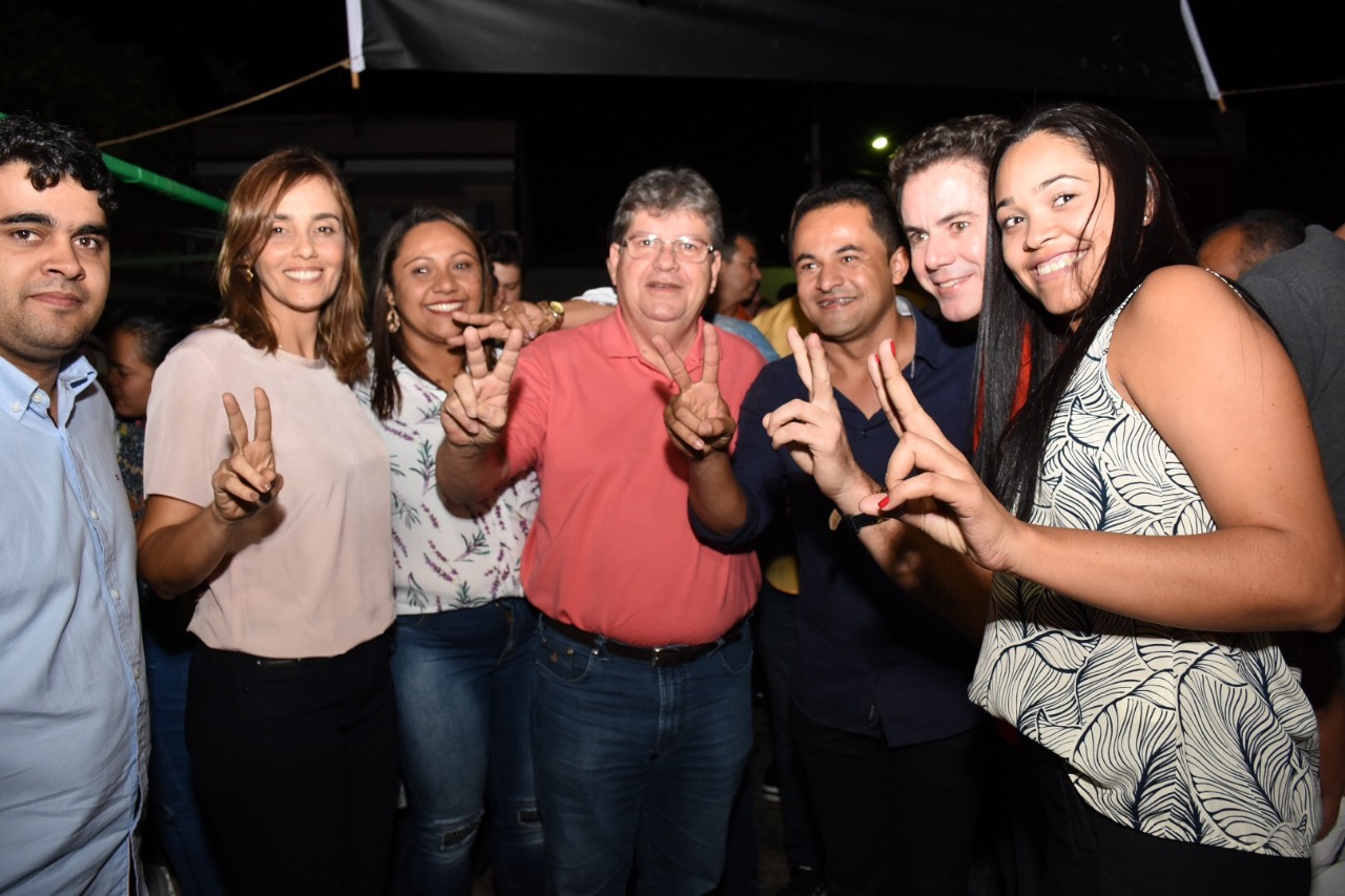 PRÉ- CAMPANHA:  João Azevêdo garante ampliar leilões para compra de alimentos da agricultura familiar