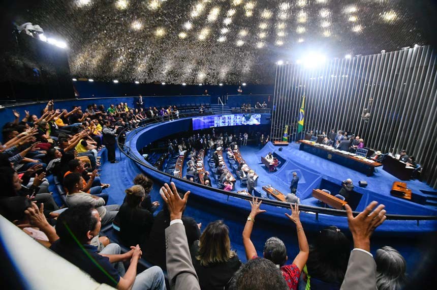 Com relatoria de Cássio Cunha Lima , Senado aprova reajuste salarial para agentes de saúde e endemias