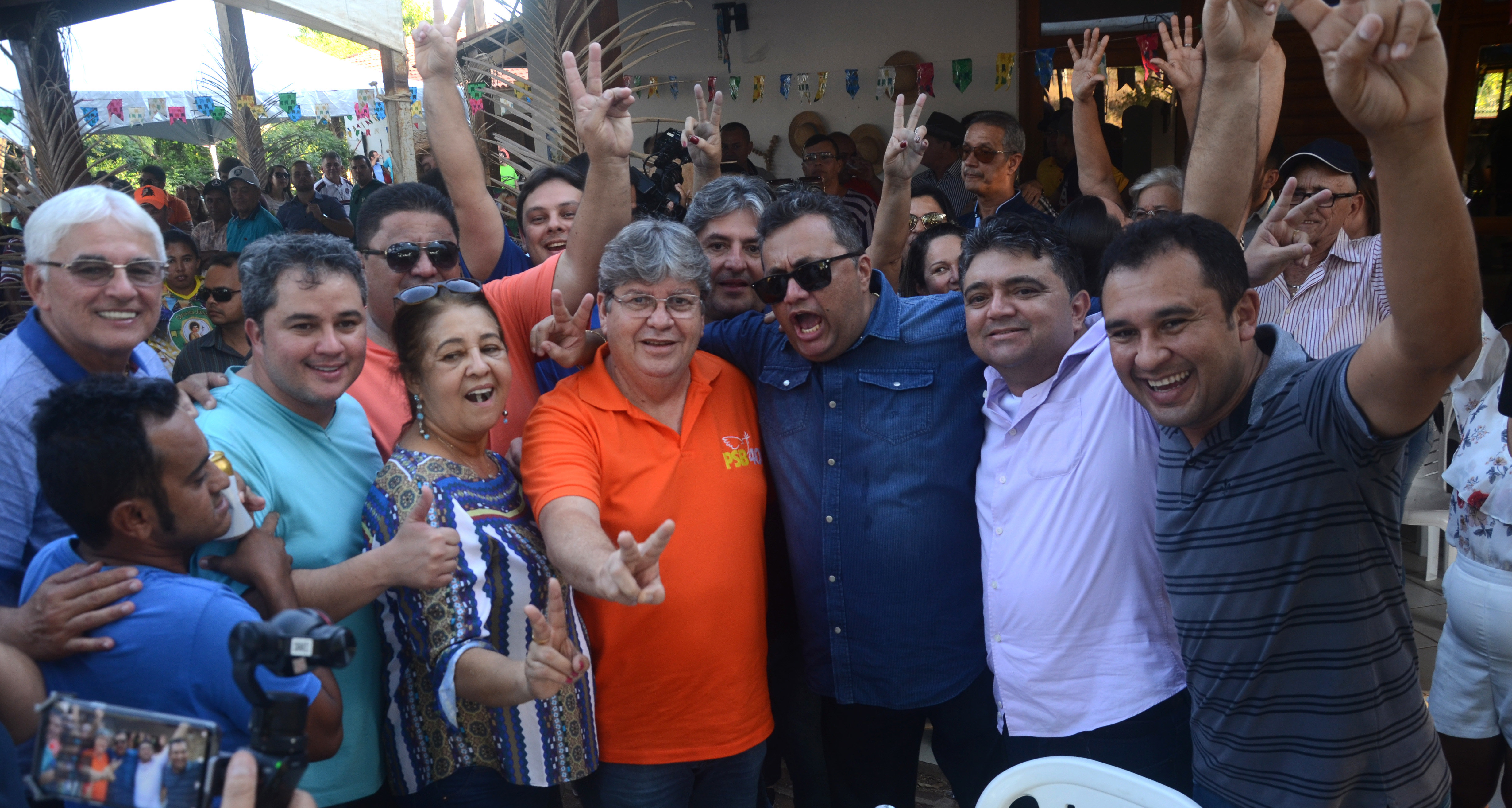 APOIO OFICIALIZADO: Democratas reúne prefeitos e lideranças políticas em apoio a João Azevêdo e Veneziano