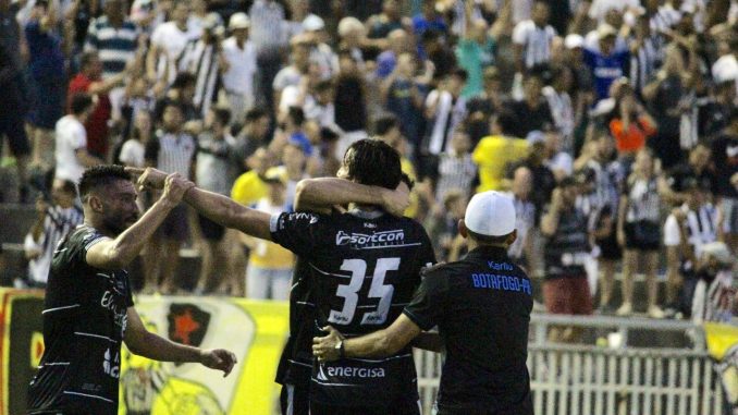 Botafogo vence o Atlético Acreano, afasta de vez risco de rebaixamento e continua focado no G4