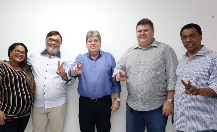 Aliado de Lígia, prefeito de Boa Vista anuncia adesão à candidatura de João Azevedo