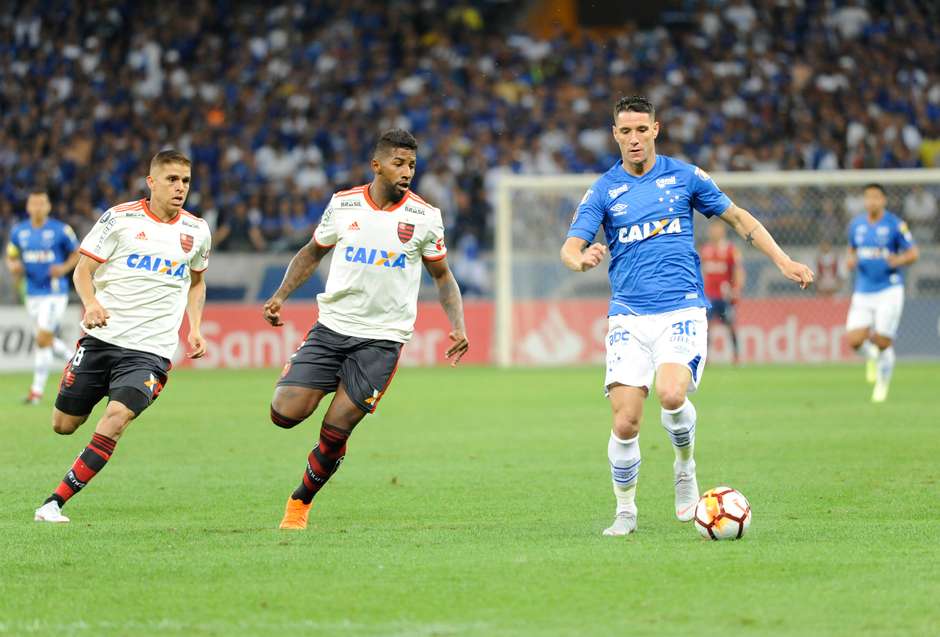 DESCLASSIFICADO: Flamengo vence o Cruzeiro no Mineirão, mas é eliminado da Libertadores