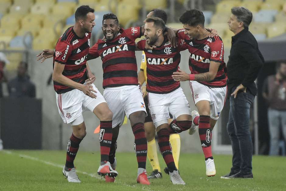 Flamengo derrota o Grêmio e avança na Copa do Brasil