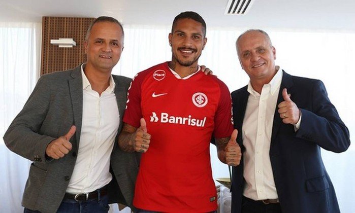Com salário de R$ 800 mil mensais, Internacional anuncia contratação de Paolo Guerrero, ex-atacante do Flamengo
