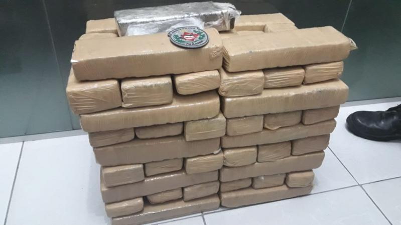 Polícia intercepta em Barra de Santana carga de maconha que veio do Rio de Janeiro para mulher de 23 anos em João Pessoa