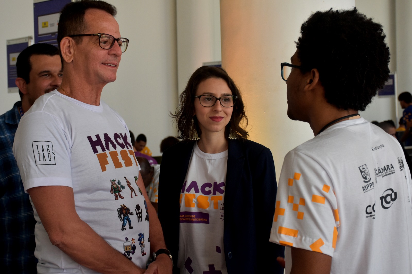 Grupos trabalham em três projetos de lei durante o "HackFest + Virada Legislativa"