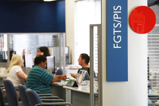 DIREITO:  Aposentados e pensionistas do INSS têm direito de realizarem o saque do FGTS integral