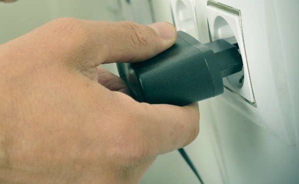 DÚVIDA: Posso deixar o smartphone conectado na tomada a noite toda?