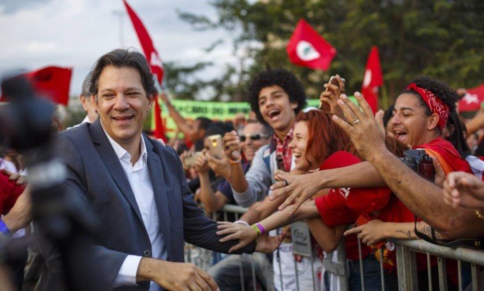 Estratégia do PT de insistir contra decisão do TSE cria riscos para candidatura de Haddad