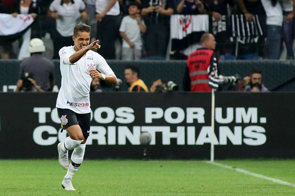 Corinthians derrota o Flamengo e garante vaga na decisão da Copa do Brasil contra o Cruzeiro