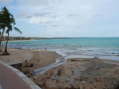 Sudema libera 50 praias para o banho, mas alerta banhistas para a poluição em Manaíra, Cabo Branco e Penha