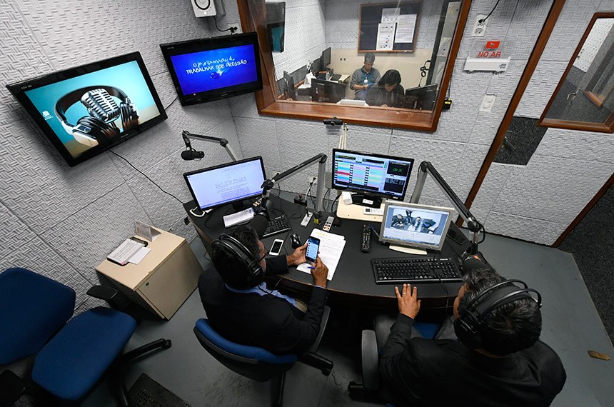 PAUTA: Proposta libera publicidade comercial nas TVs e rádios estatais