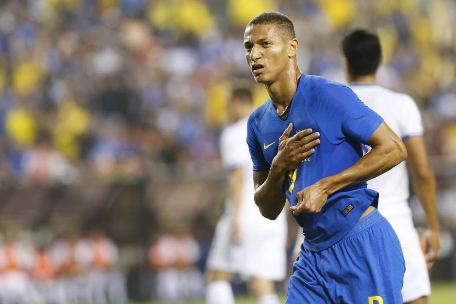 Seleção brasileira goleia fraco El Salvador, em Washington, com dois de Richarlison