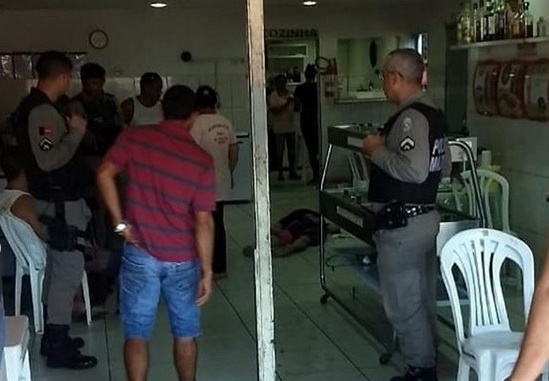 Polícia  prende jovens suspeitos de assaltos e morte em churrascaria de Mangabeira
