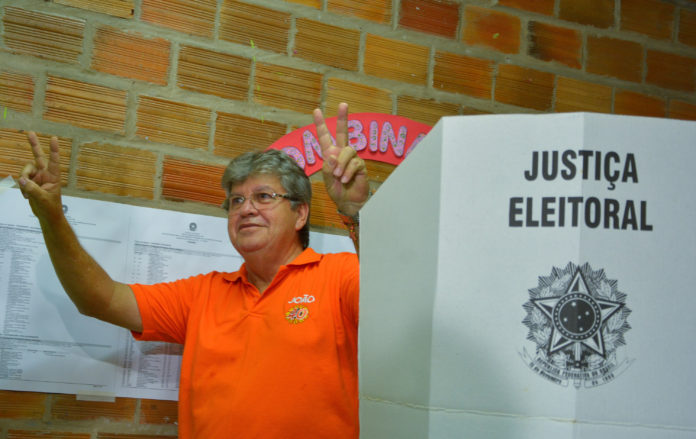Com 58,12% dos votos João Azevedo se elege em primeiro turno governador da Paraíba
