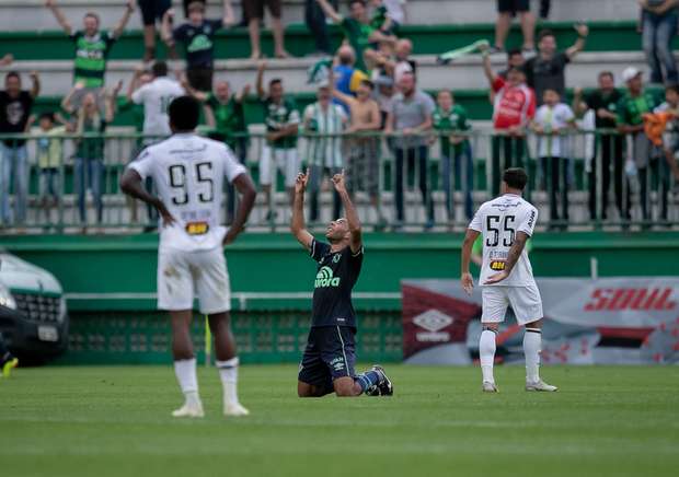 Atlético-MG sofre gol aos 48min do 2º tempo e perde para a Chapecoense