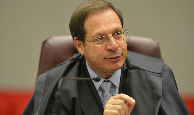 TSE suspende propaganda do PT que associa Bolsonaro à tortura