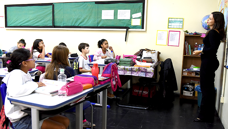 Governo da Paraíba lança edital para seleção de professores e bolsistas