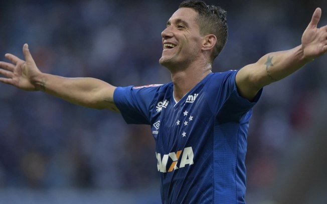 Cruzeiro vence o Corinthians e larga na frente na final da Copa do Brasil