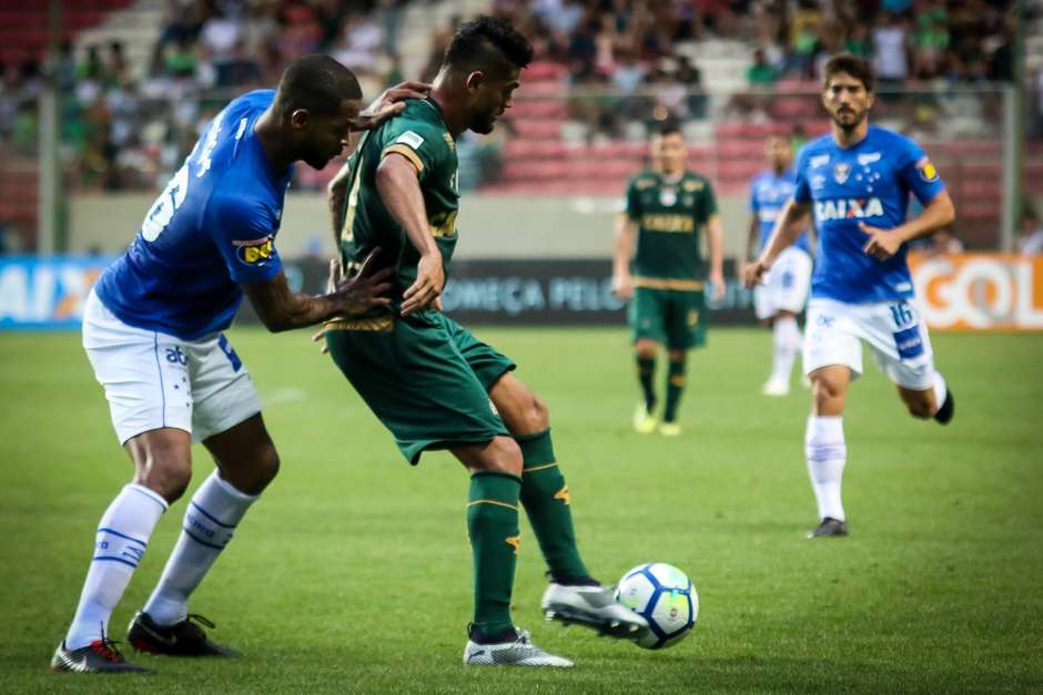 MINEIROS: Cruzeiro derrota o América-MG que cai para a zona de rebaixamento