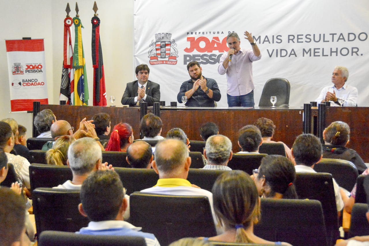 Prefeito Cartaxo entrega crédito de  R$ 1.3 mil através do Banco Cidadão e atinge a marca de R$ 47 milhões