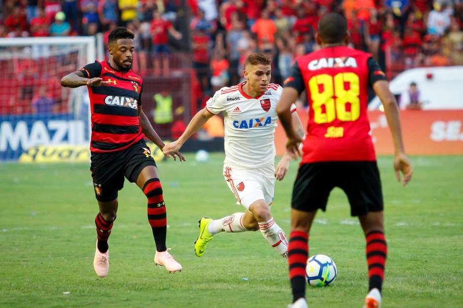Flamengo derrota o Sport na Ilha e volta a sonhar com o título, favorecido com empate do Palmeiras e a derrota do Inter