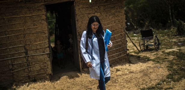 Médicos cubanos no Brasil se revoltam com Cuba: "Você se cansa de ser um escravo"