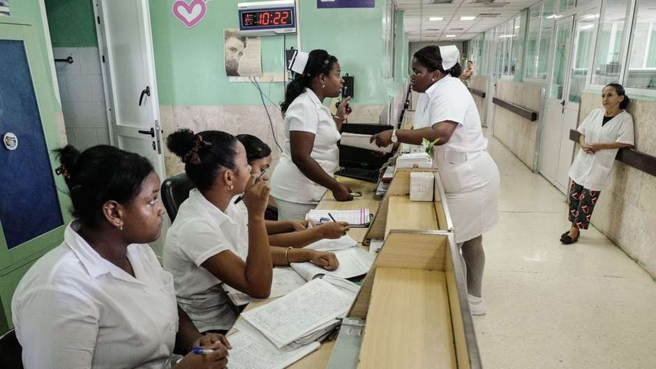 Cuba deve perder R$ 1.1 bilhão anual com a saída do Mais Médicos do Brasil