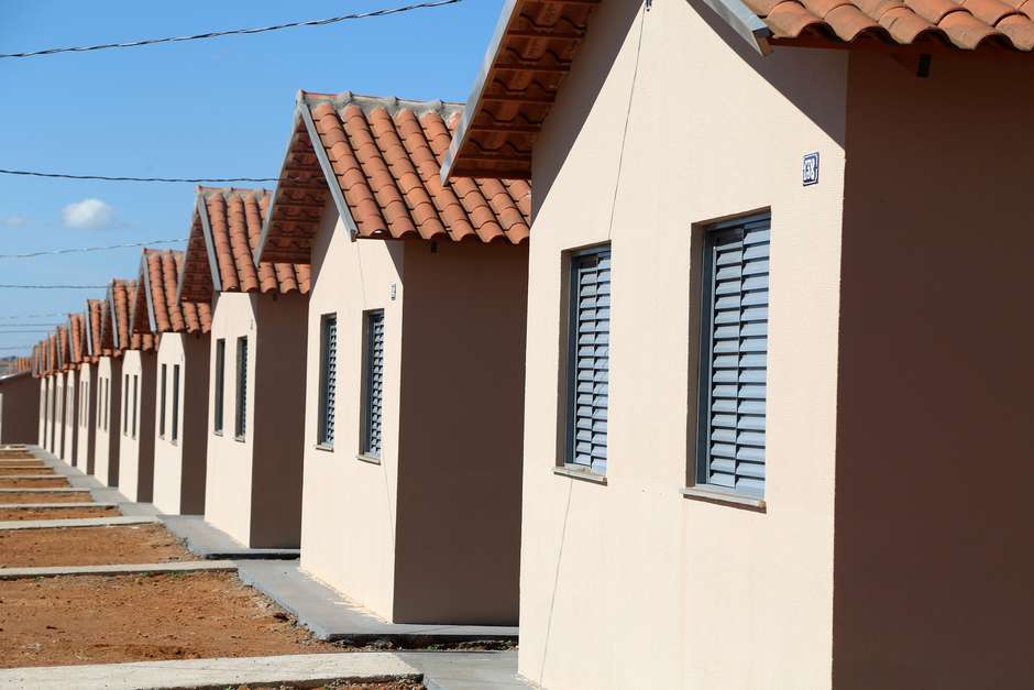Caixa suspende Minha Casa Minha Vida para famílias com renda entre R$ 1,8 mil e R$ 2,6 mil