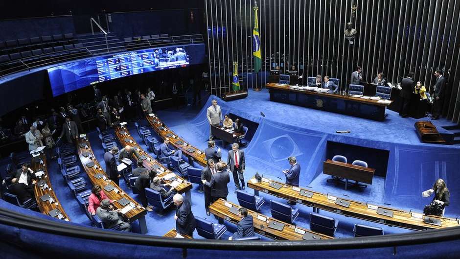 Senado arquiva projeto que flexibilizava Lei da Ficha Limpa