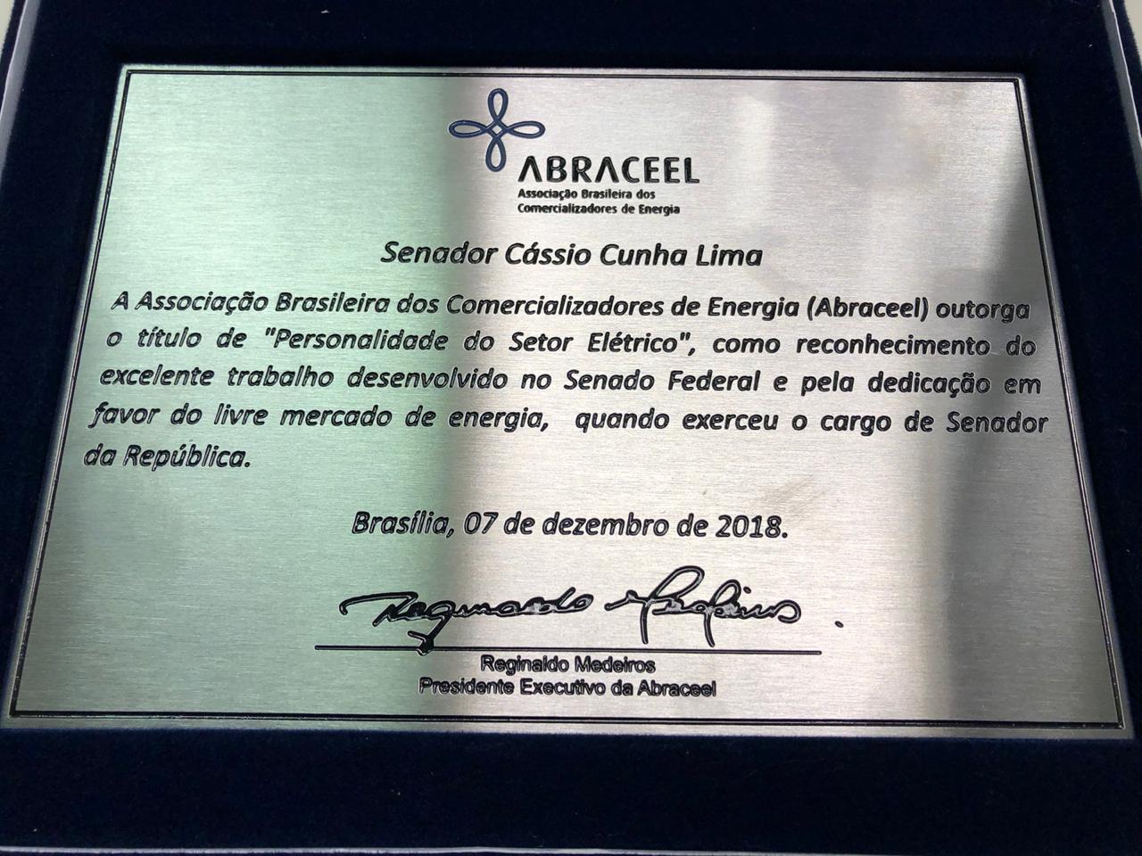 RECONHECIMENTO: Cássio recebe da Abraceel o título de ‘Personalidade do Setor Elétrico’