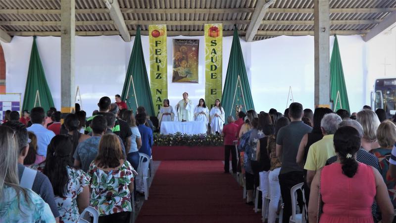É NATAL: Colaboradores do Grupo A. Cândido se reúnem durante celebração de Natalina