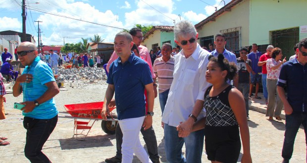 NESTE SÁBADO: Ricardo Coutinho entrega pavimentação de 32 ruas e oferece serviços de saúde e outras ações no Alto do Mateus