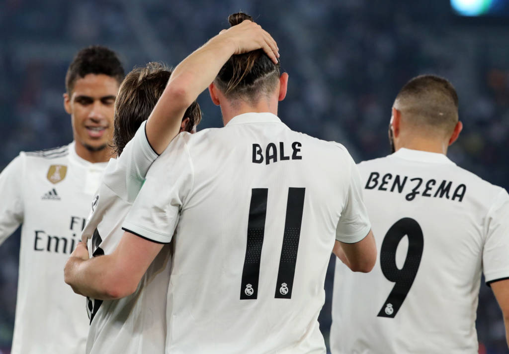 Real Madrid's Welsh forward Gareth Bale (C) celebrates his goal with teammates during the semi final football match of the FIFA Club World Cup 2018 tournament between Japan's Kashima Antlers and Spain's Real Madrid at the Zayed Sports City Stadium in Abu Dhabi, the capital of the United Arab Emirates, on December 19, 2018. (Photo by KARIM SAHIB / AFP)